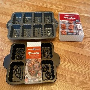 Set of 2 Nordic Ware Holiday Mini Loaf Pans, New